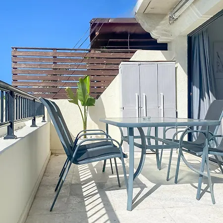 Phaedrus Living: Byzantium Modern Flat Apartament