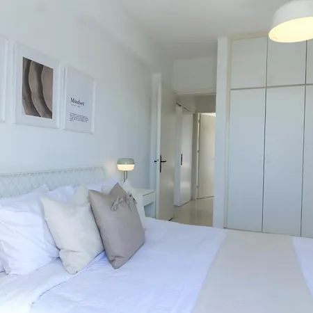 Phaedrus Living: Byzantium Modern Flat Apartament *